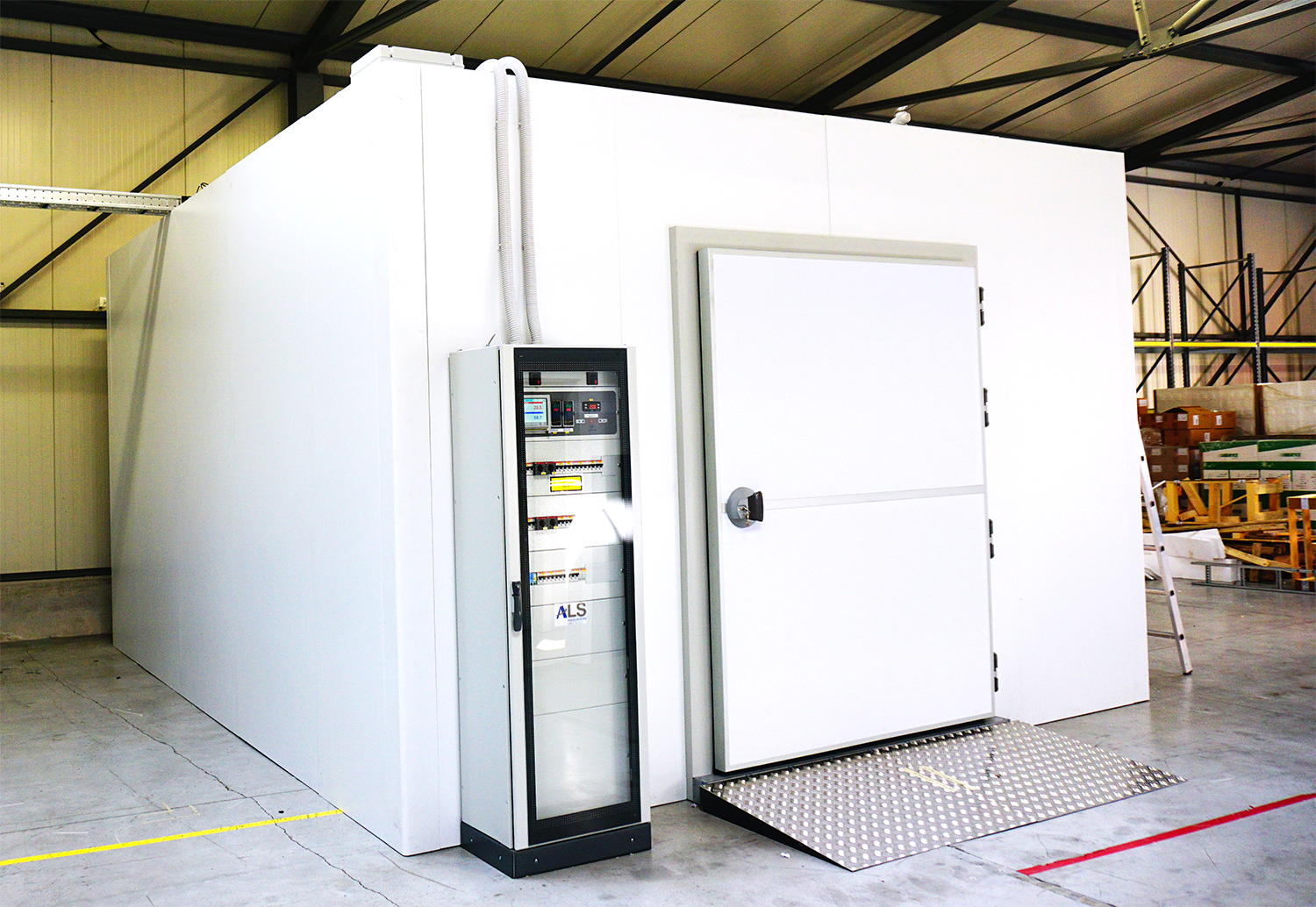 Cold storage monitoring is important for sample stability and preservation, here we discuss the factors to consider in choosing the right cold storage monitoring system for a walk in chamber